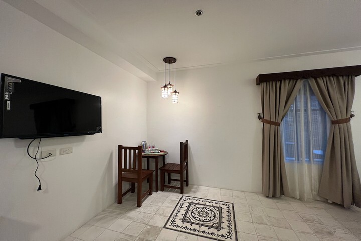 Room 6 of 34