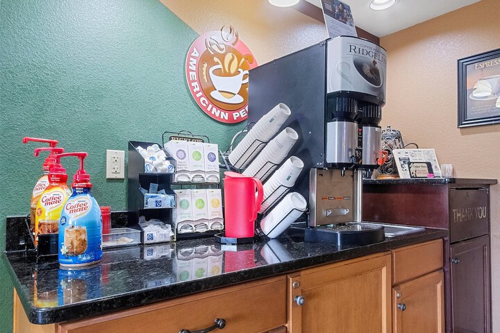 Breakfast/Coffee Service 96 of 155