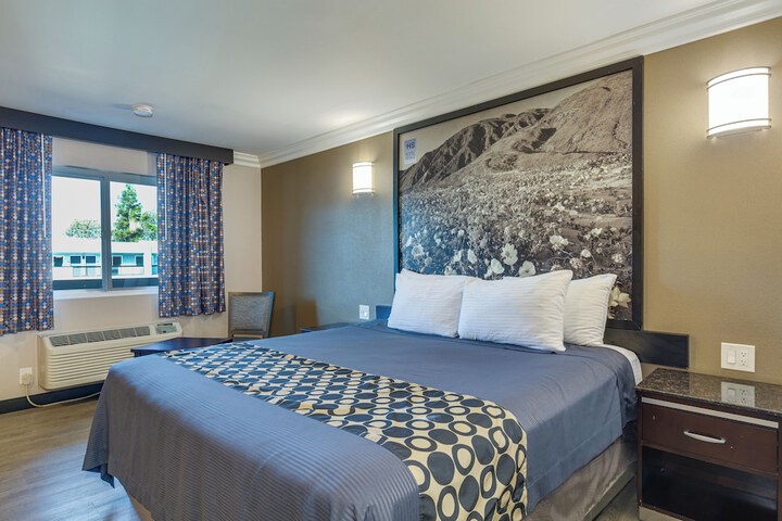 Room 8 of 42