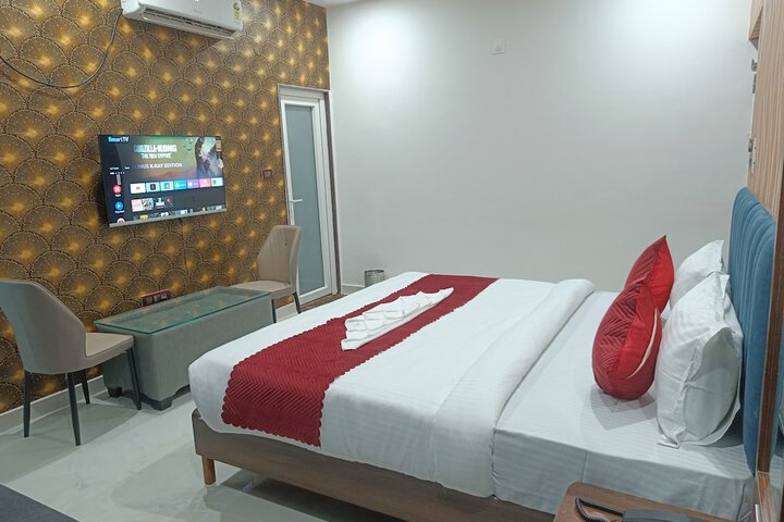 Room 9 of 13