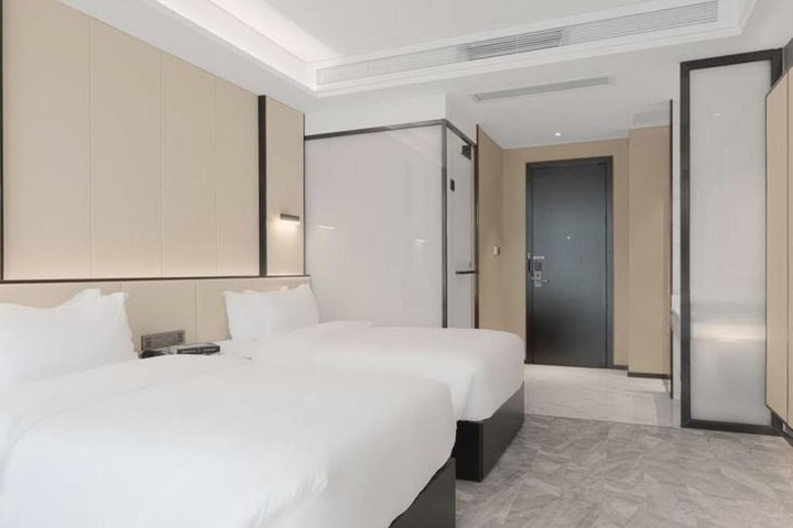 Room 4 of 34