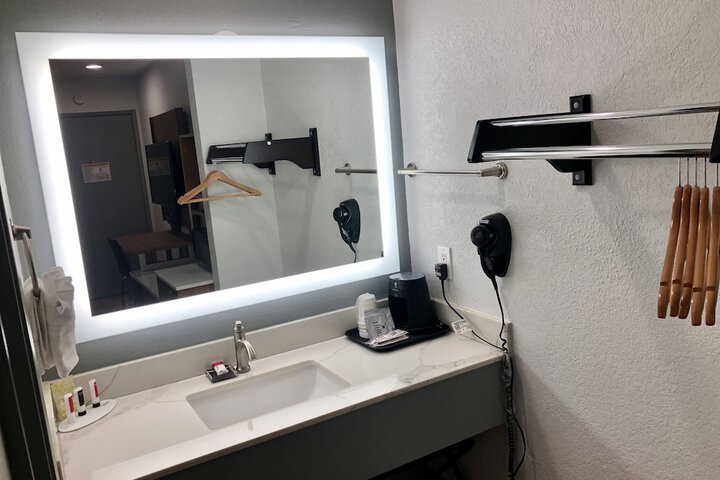 Room 68 of 76
