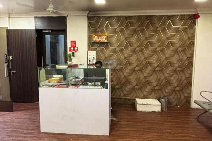 royal samrat inn