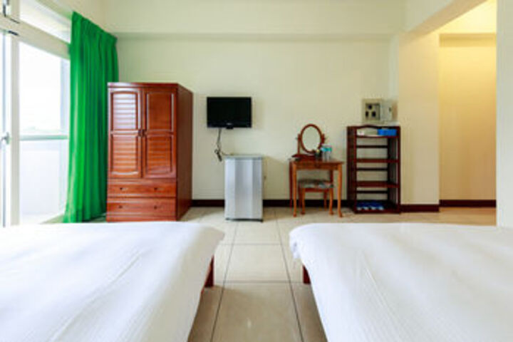 Room 8 of 18