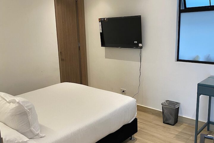 Room 7 of 32