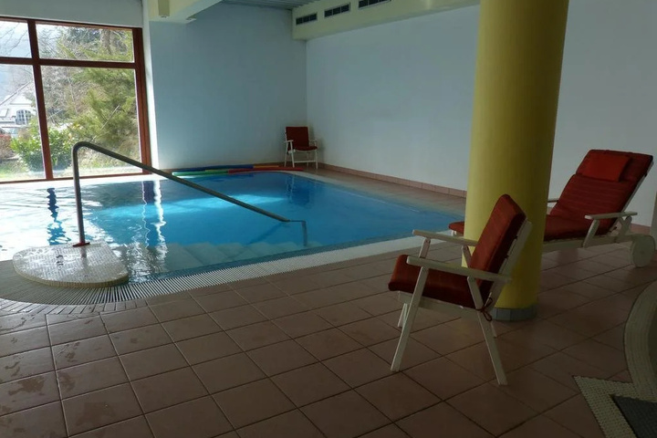 Pool 4 of 16