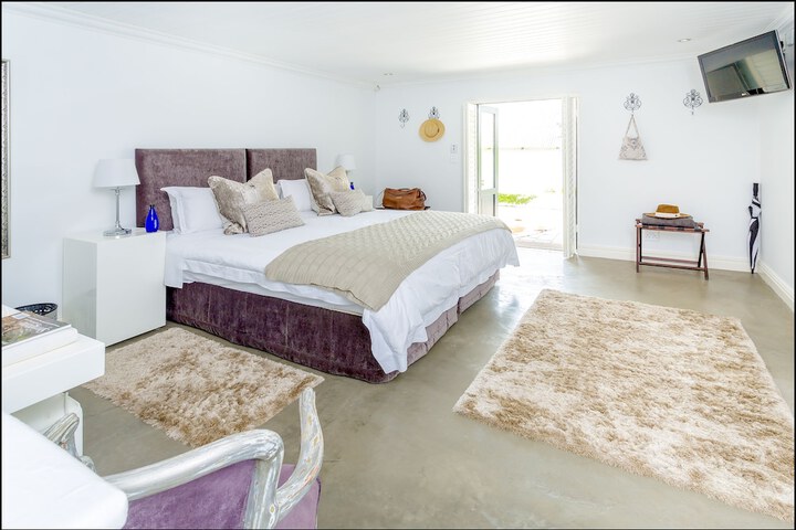 Room 2 of 37