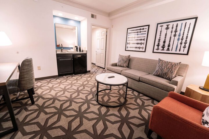 Executive Suite King Bed Accessible (18 of 22)