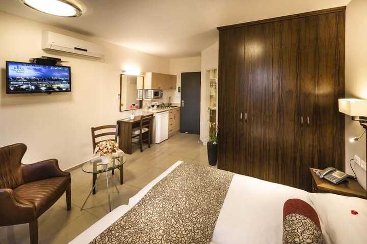 Room 21 of 50