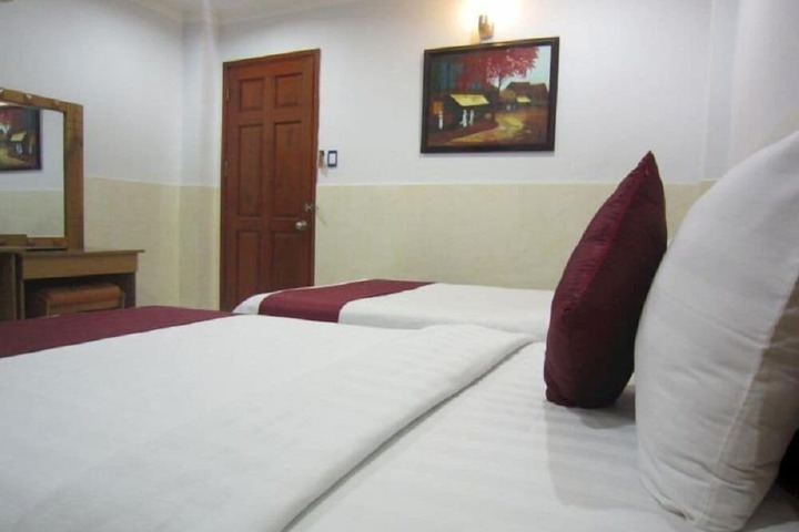 Room 6 of 24