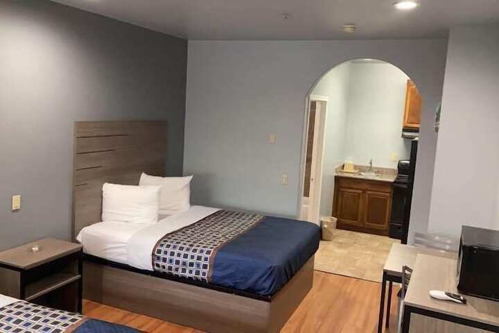 Room 13 of 32
