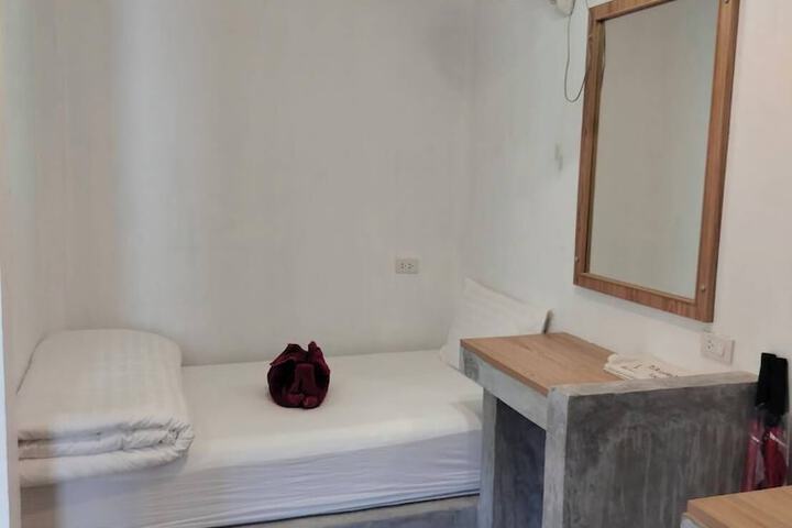 Room 21 of 100