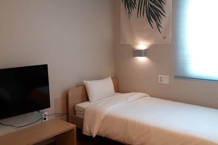 Room 7 of 68
