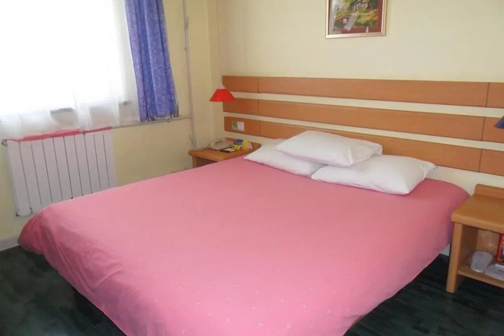 Room 2 of 16