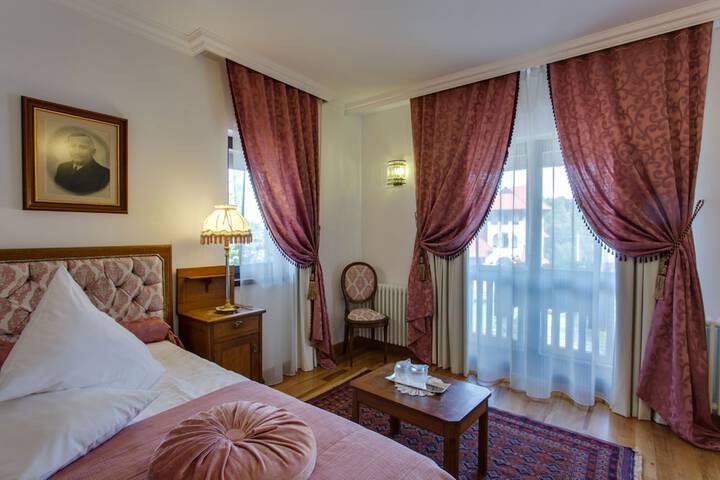 Room 14 of 37