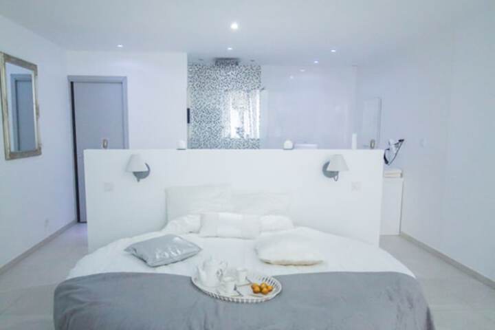 Room 4 of 28