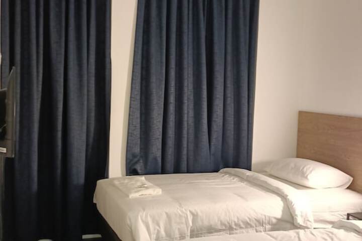 Room 6 of 25