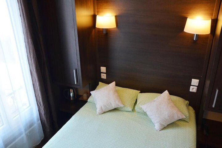 Room 32 of 48
