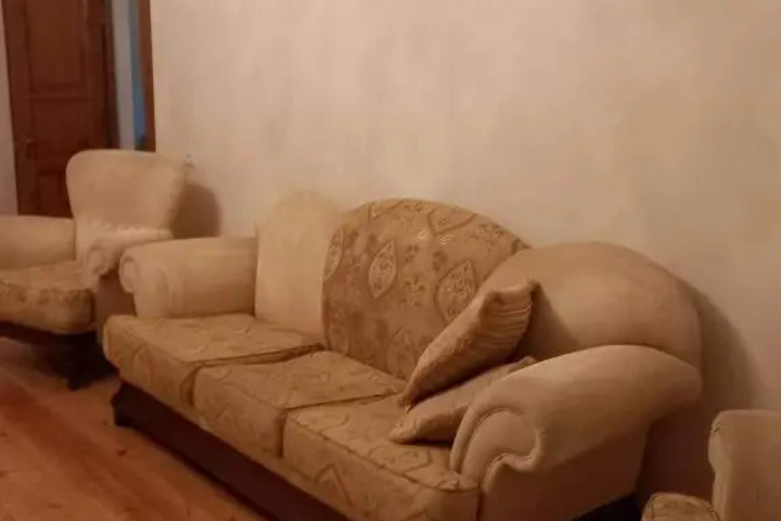 Room 4 of 9