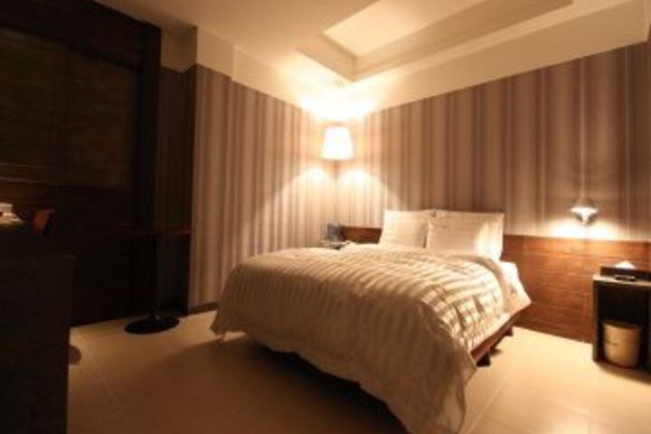 Room 2 of 11