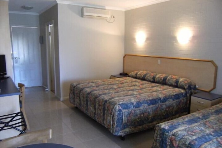 Room 4 of 20