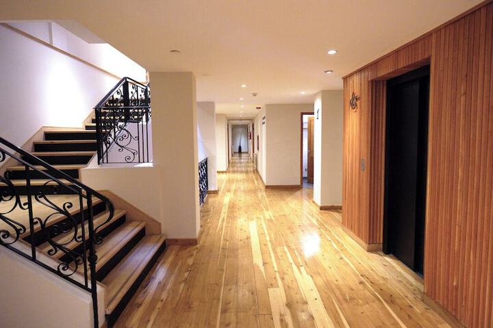 Entrance & Lobby