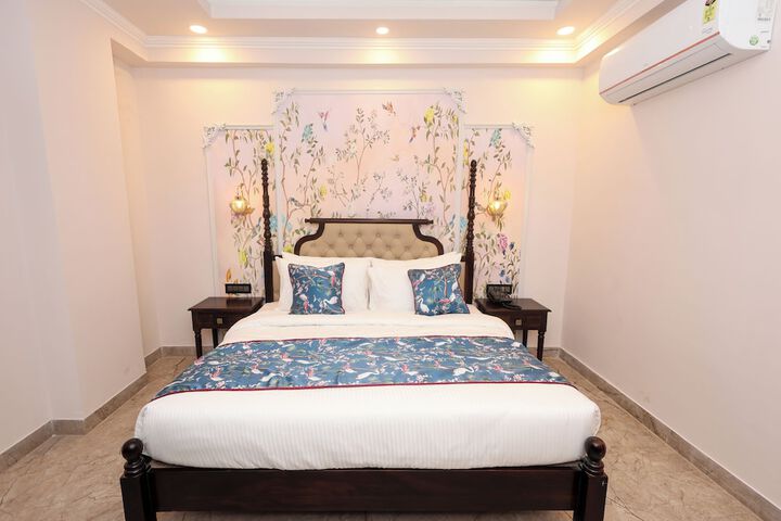 Room 3 of 20