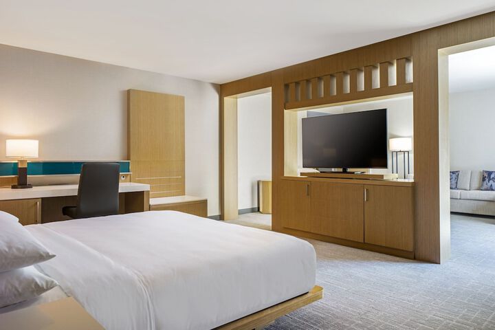 Room 11 of 28