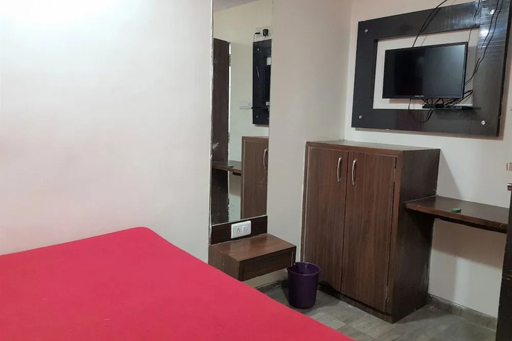 Room 2 of 7