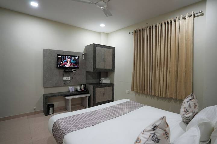 Room 5 of 12