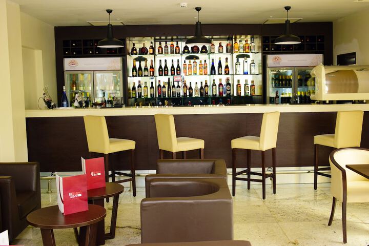 Lounge 42 of 50