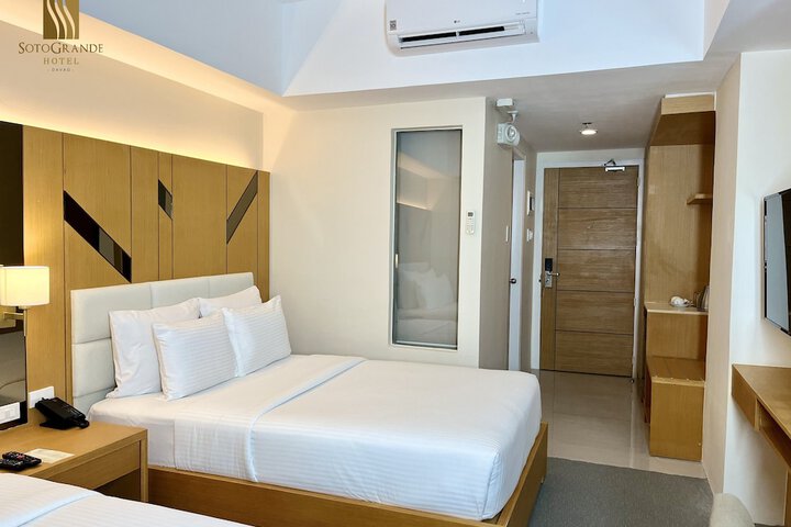 Room 6 of 12