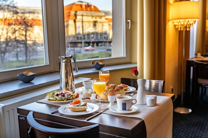 Breakfast/Coffee Service 41 of 55