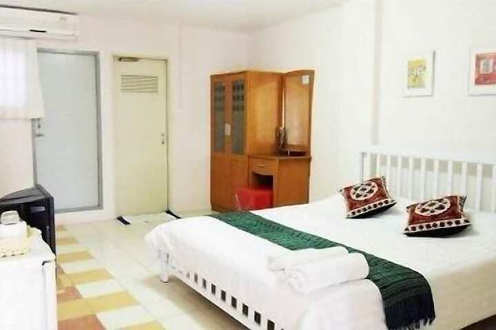 Room 26 of 38