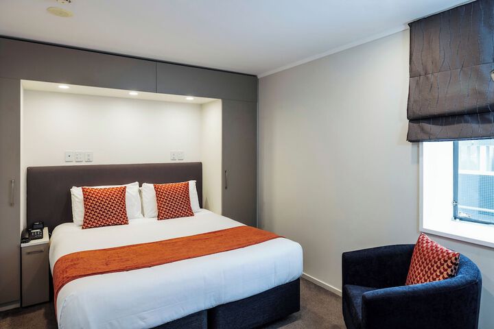 Room 12 of 25