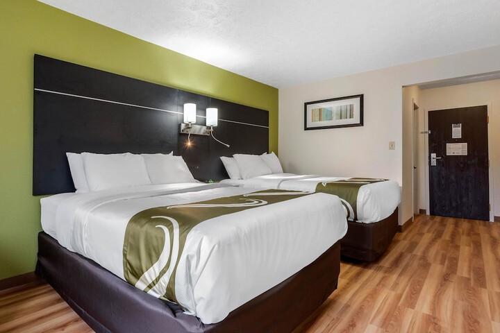 2 Queen Beds (5 of 5)