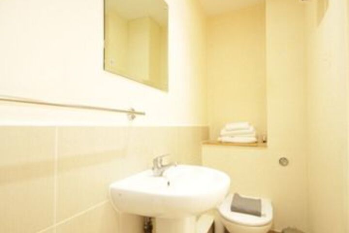 Room 13 of 34