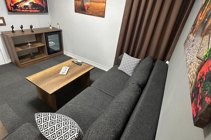 Room 10 of 99