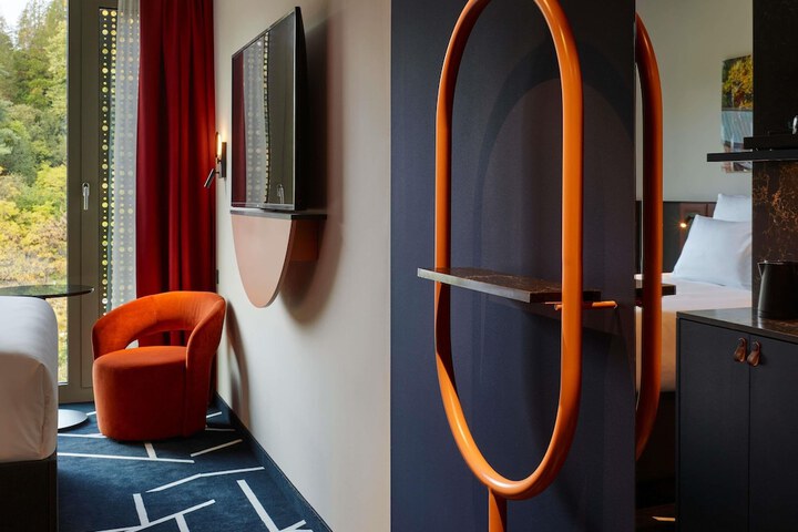 Room 10 of 64