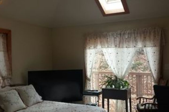 Room 11 of 28