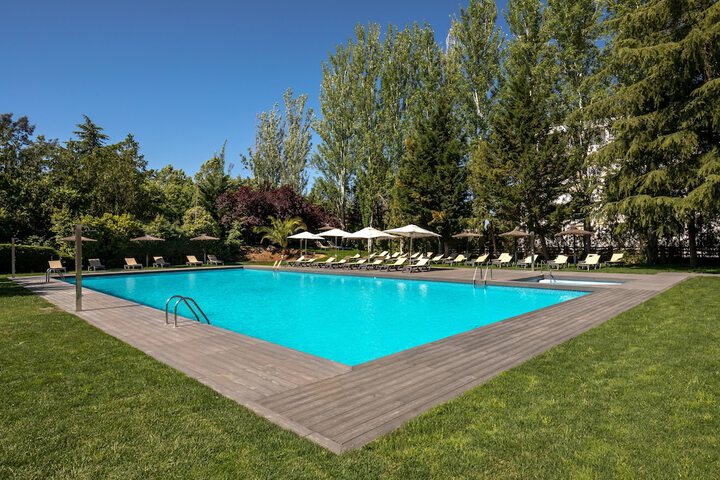 Pool 42 of 74