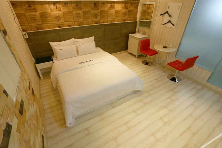 Room 40 of 61