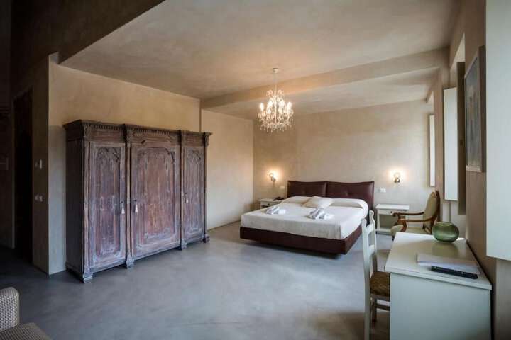 Room 6 of 43