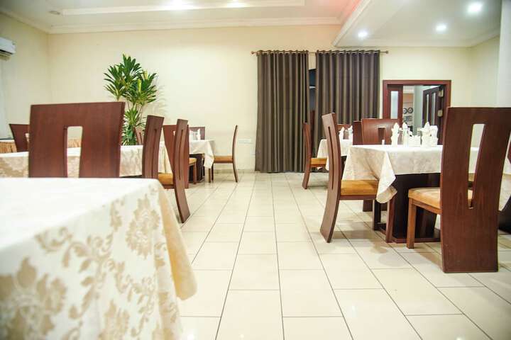 Dining 55 of 70