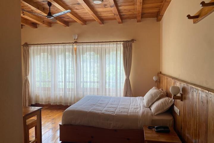 Room 7 of 16