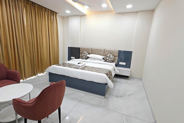 Room 33 of 47