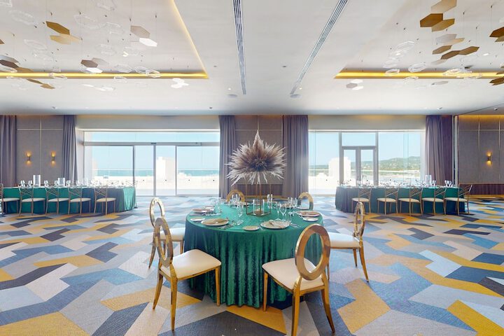 Ballroom/Hall 201 of 271