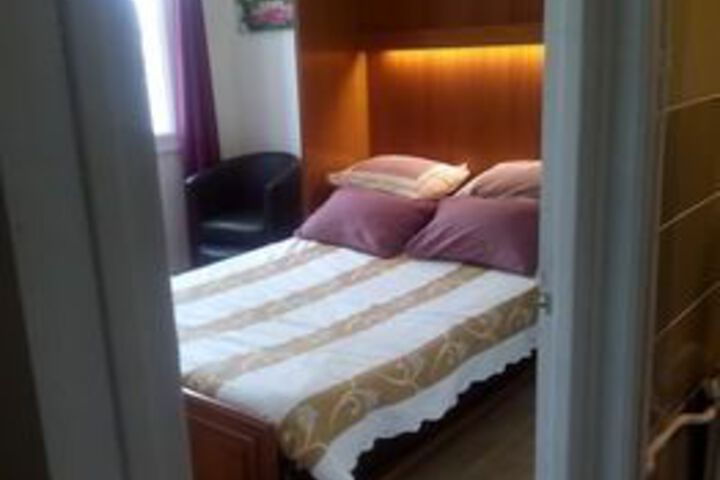 Room 9 of 27