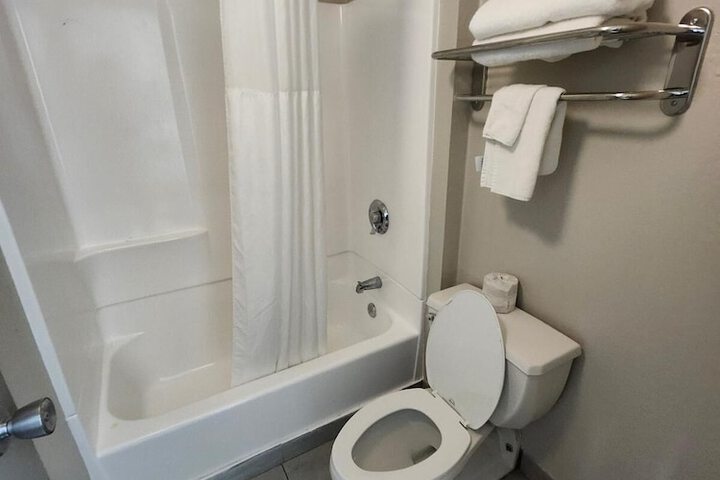 2 Double Beds (1 of 10)