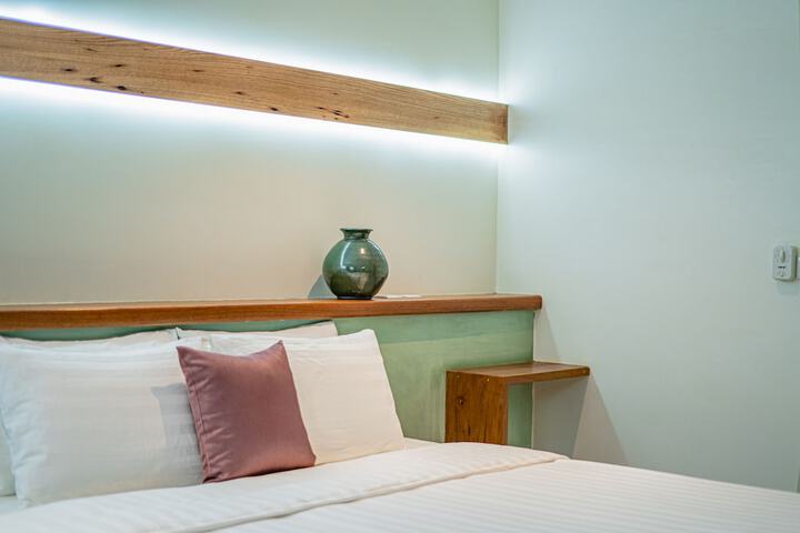 Room 12 of 189